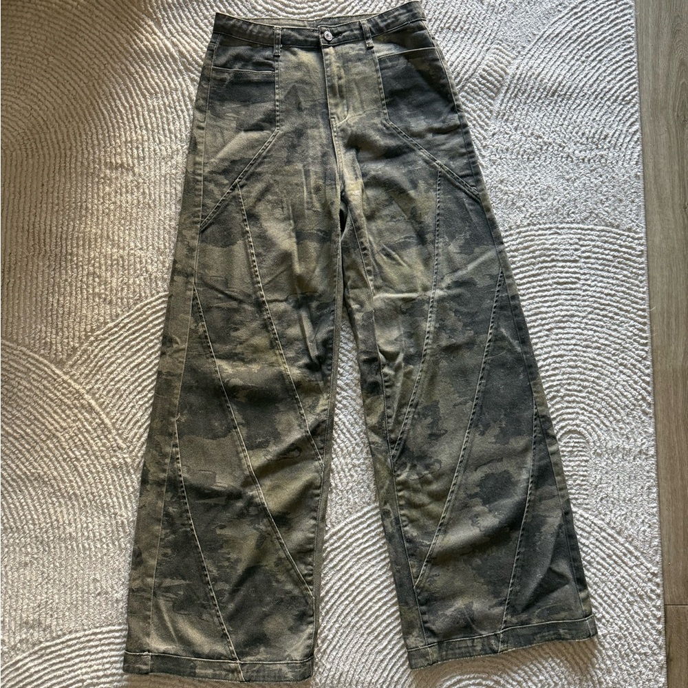 Missguided Olive Camo Print Paneled Wide Leg Jeans - Size: M (6) extra long - Picture 7 of 16